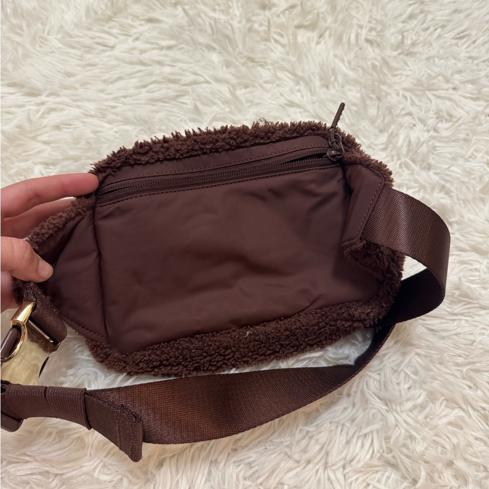 lululemon athletica Brown Sherpa Bag - Picture 5 of 6